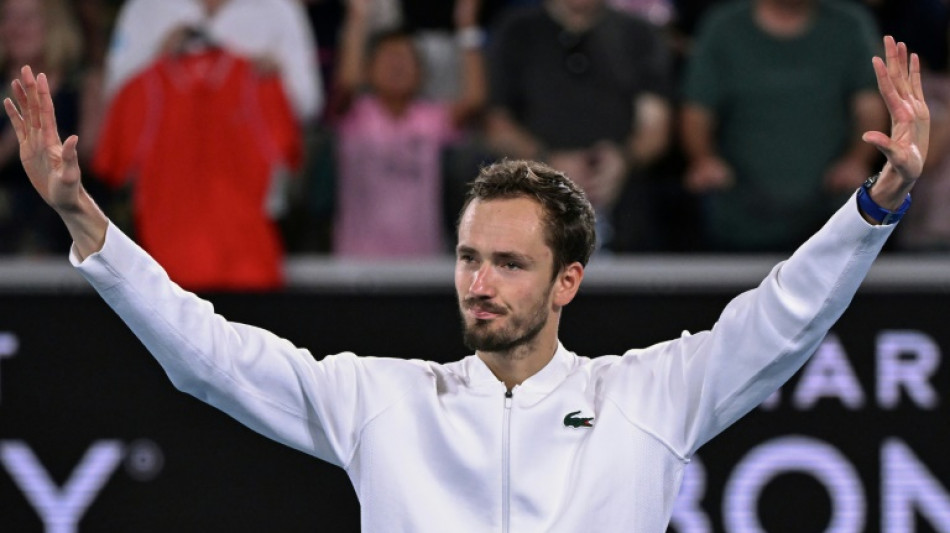 Medvedev bate Auger-Aliassime e vai &agrave;s oitavas do Aberto da Astr&aacute;lia