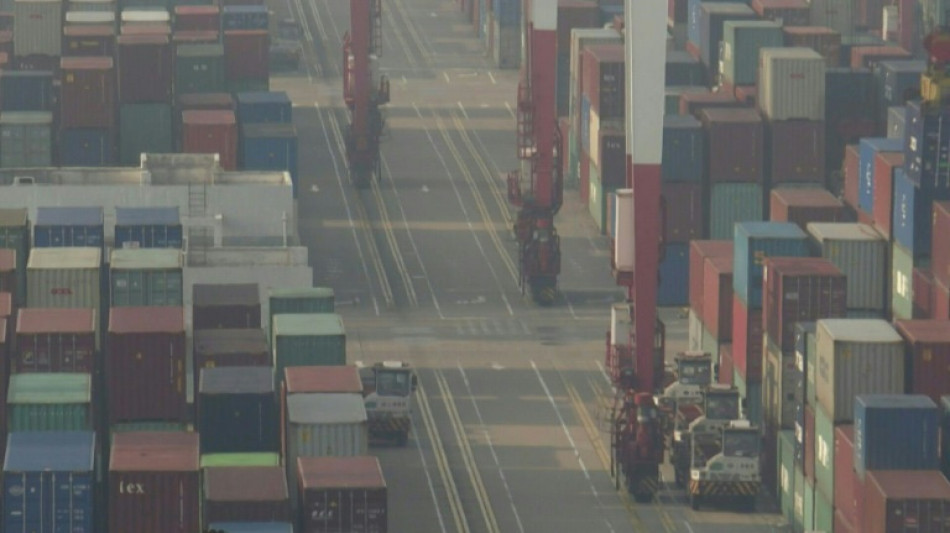 Exportações da China crescem pela primeira vez em sete meses