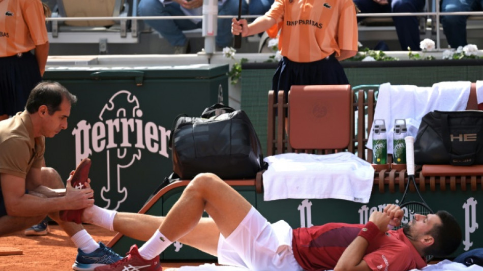'Dei tudo de mim', diz Djokovic ap&oacute;s anunciar desist&ecirc;ncia de Roland Garros