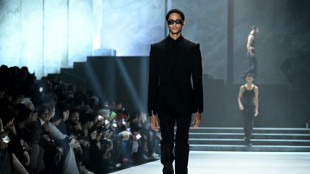 Dolce & Gabbana brode du noir pour exalter l'élégance épurée
