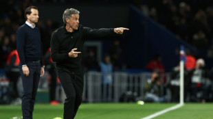 'N&atilde;o quero nenhum jogador pensando no Barcelona', diz t&eacute;cnico do PSG