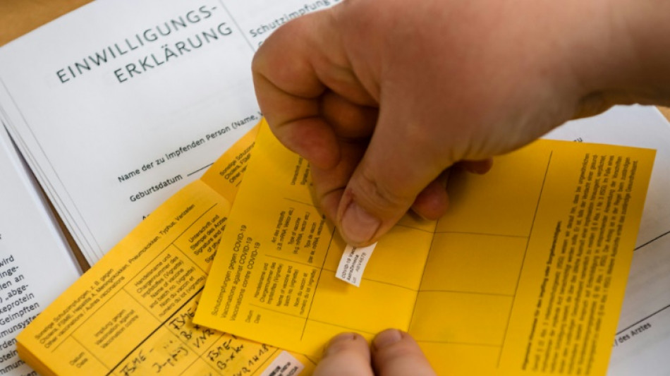 Fünf niedersächsische Polizisten sollen Impfpässe gefälscht haben