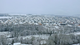 Neige et verglas vont s'intensifier, routes et vols perturb&eacute;s