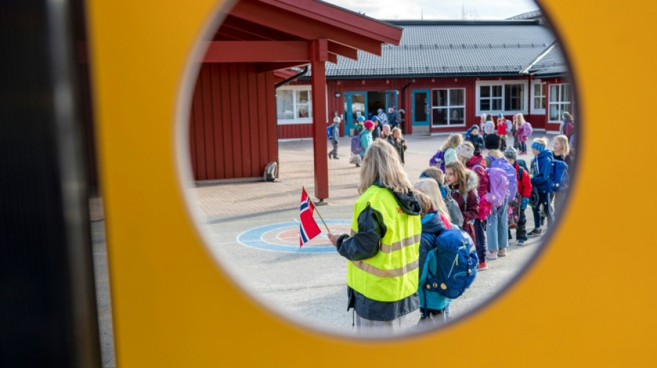 Noruega quiere prohibir las plataformas de juego y mensajer&iacute;a "da&ntilde;inas" a los menores de 16 a&ntilde;os