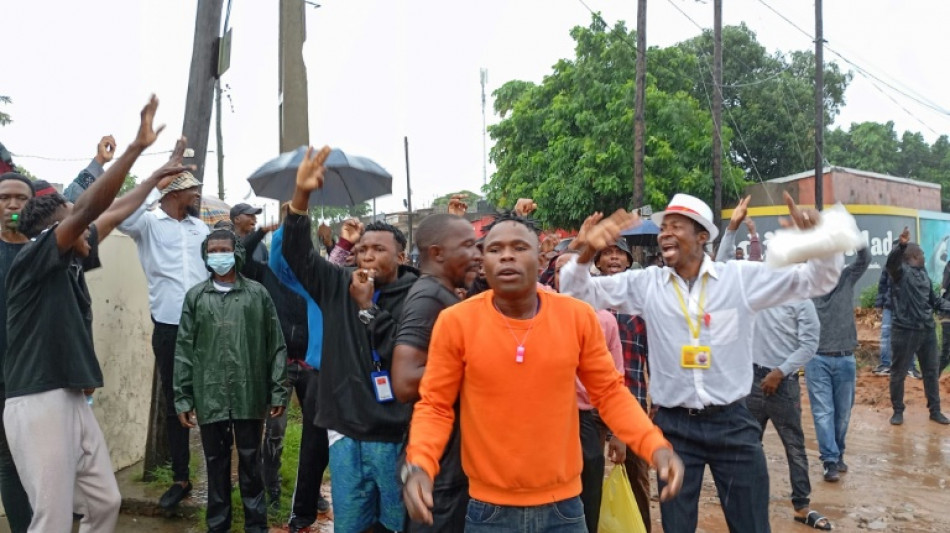 Mozambique: retour d'exil du principal opposant, heurts &agrave; Maputo