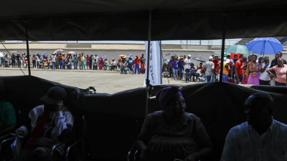 Lange Schlangen bei Parlaments- und Pr&auml;sidentschaftswahlen in Namibia