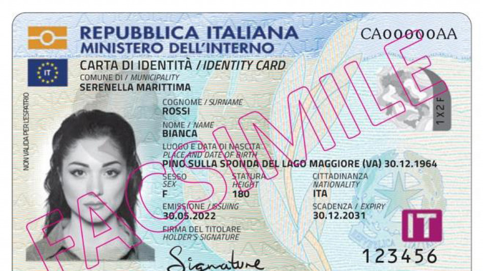 Su carta identit&agrave; torna 'genitori', via 'padre' e 'madre'