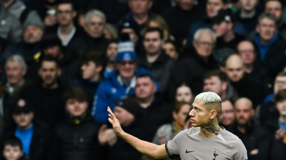 Richarlison faz 2, mas Tottenham cede empate com Everton no Campeonato Ingl&ecirc;s