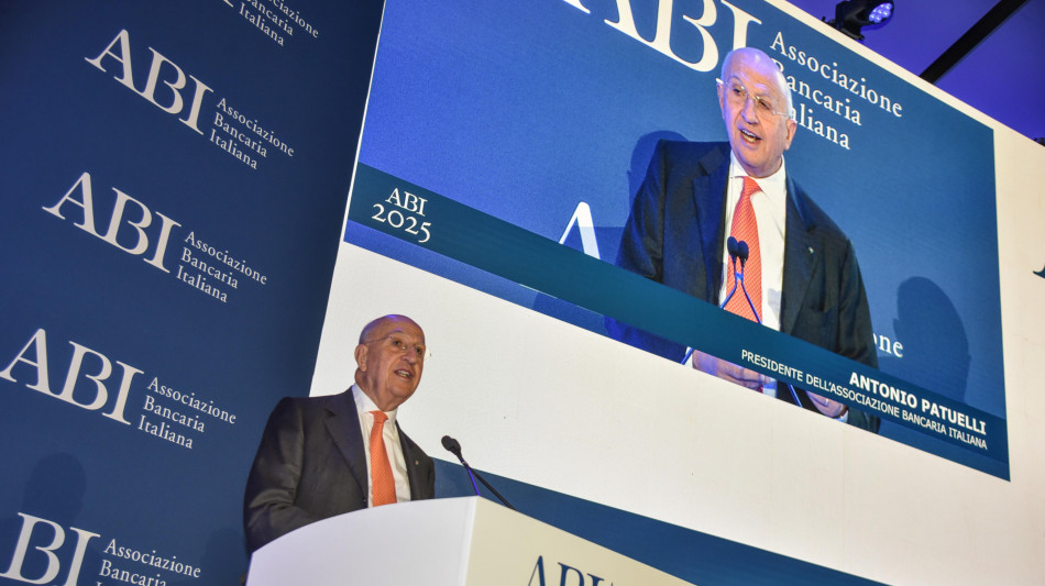 Verso contributo di 4,5 miliardi da banche e assicurazioni