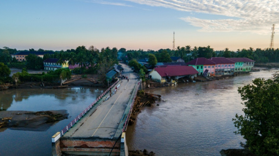 Militaries come to aid of Asia flood victims as toll nears 1,000
