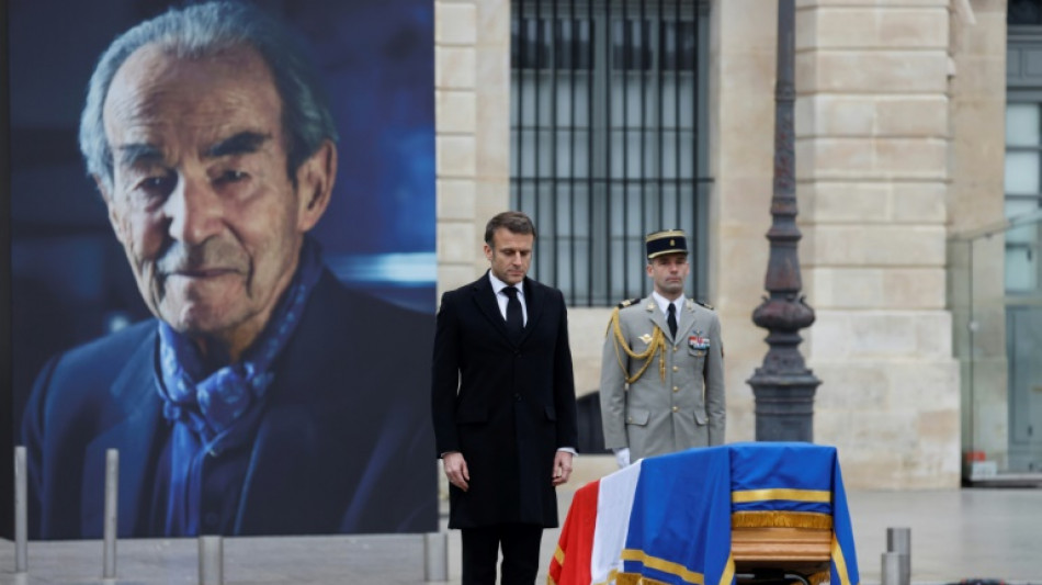 Macron rend hommage &agrave; Badinter, qui entrera au Panth&eacute;on