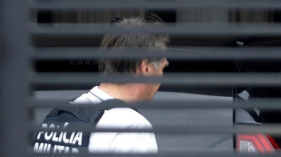 Br&eacute;sil: sorti de l'h&ocirc;pital, Bolsonaro de retour chez lui pour purger sa peine