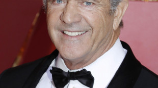 Trump autorizza Mel Gibson a portare di nuovo armi