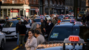 Les taxis manifestent contre le covoiturage sanitaire, le gouvernement les invite &agrave; discuter en janvier