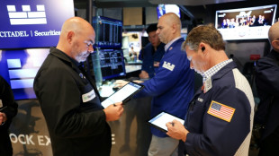 Wall Street sans dynamisme, le regard tourn&eacute; vers les r&eacute;sultats