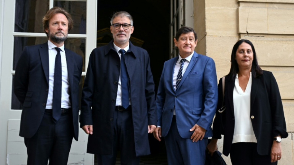 Le Parti socialiste se place un peu plus au centre du jeu de l'apr&egrave;s-Bayrou