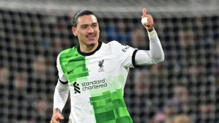 Liverpool vence no 'Boxing Day' e &eacute; l&iacute;der do Ingl&ecirc;s; United bate Villa de virada