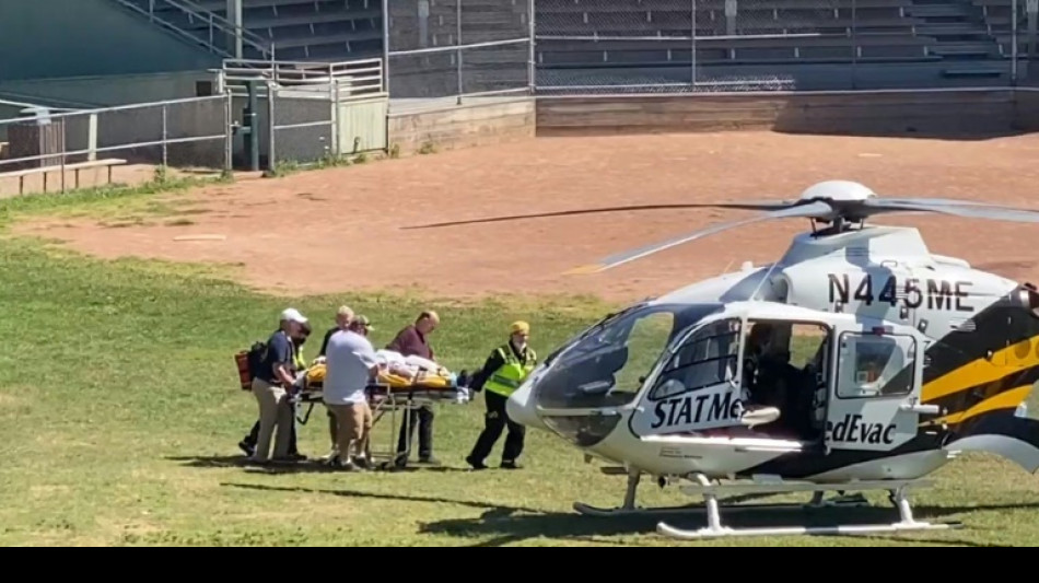 Escritor Salman Rushdie bajo respiraci&oacute;n artificial tras ser apu&ntilde;alado en Estados Unidos