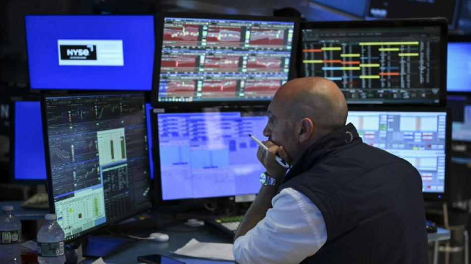 Wall Street termine en hausse, ignore les attaques contre la Fed et attend Nvidia