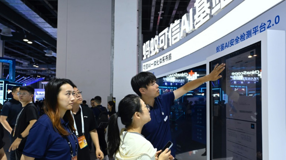 China impone millonarias multas a dos empresas tecnol&oacute;gicas