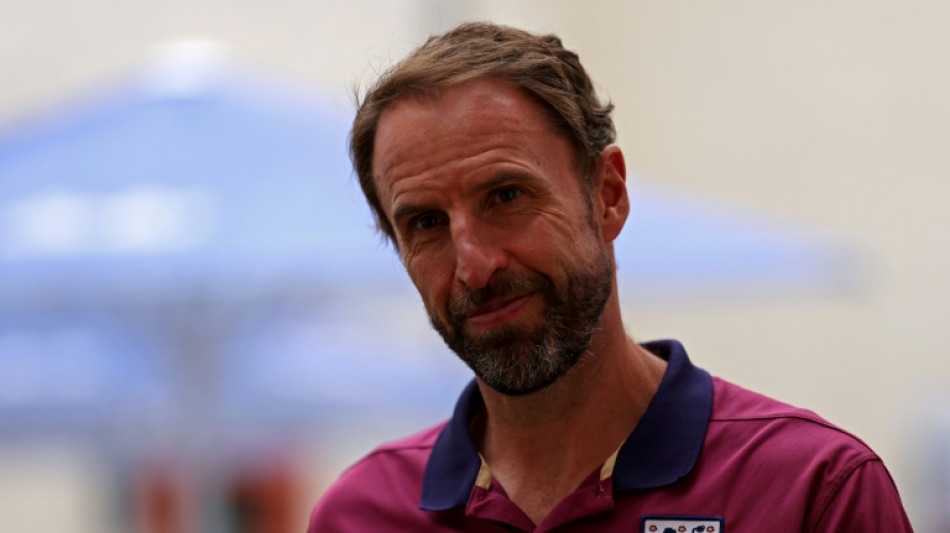 Su&iacute;&ccedil;a amea&ccedil;a 'centen&aacute;rio' de Southgate no comando da Inglaterra