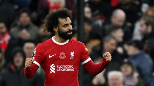 Liverpool vence Brentford e cola na lideran&ccedil;a do Ingl&ecirc;s