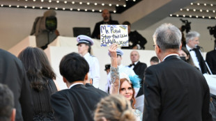 "Mari&uacute;pol 2": Cannes se asoma a la vida diaria bajo las bombas en Ucrania