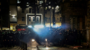 Polizei in Georgien setzt erneut Tr&auml;nengas und Wasserwerfer gegen Demonstranten ein 