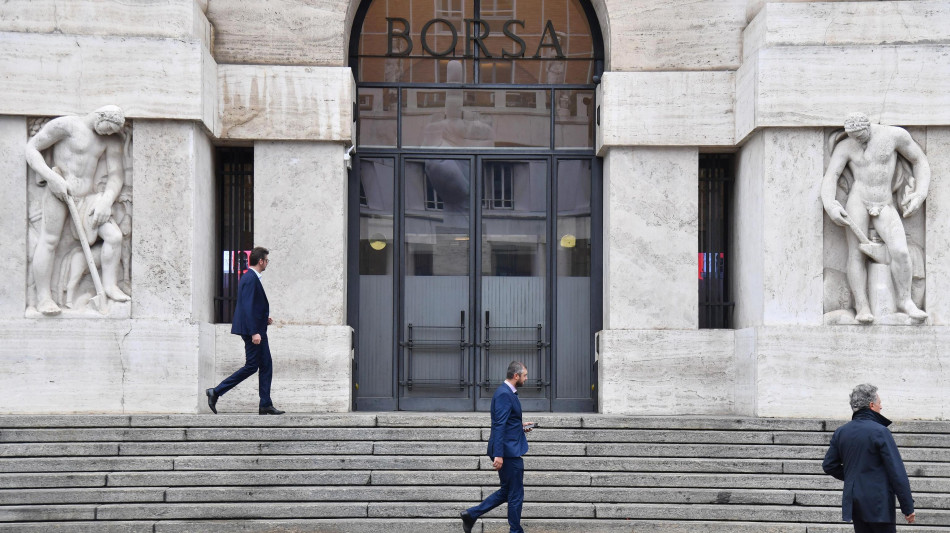 Borsa: Milano tiene con l'Europa in attesa di Wall street, spread a 104 punti