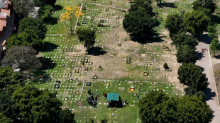 Flores an&oacute;nimas, m&uacute;sica y militares en el funeral del capo mexicano "El Mencho"