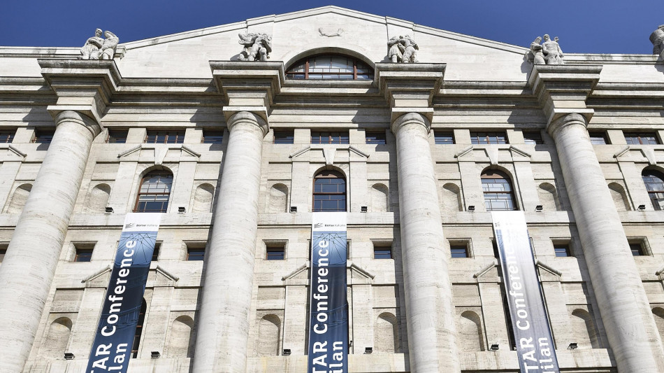 Borsa: Milano frenata da Generali ed Enel, sugli scudi St