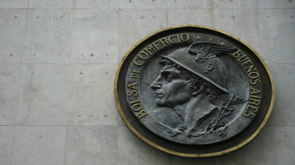 Argentina firma millonario financiamiento de EEUU, a días de elecciones cruciales