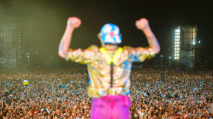 Jovanotti al porto di Bari con Emma Nolde, Merk & Kremont e Kizaba