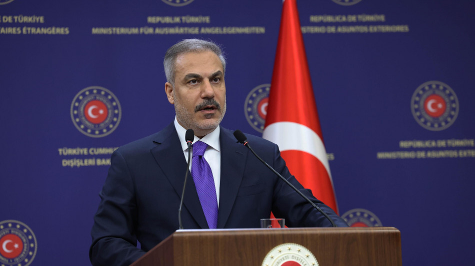 Ministro degli Esteri turco negli Emirati per discutere di Gaza