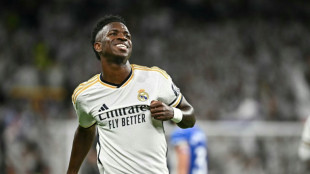 Com 2 de Vini Jr., Real Madrid goleia Alav&eacute;s no Campeonato Espanhol