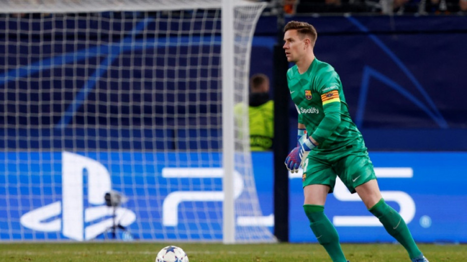 Ter Stegen passar&aacute; por cirurgia nas costas e deve desfalcar Barcelona por 2 meses