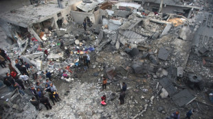 Los bombardeos israel&iacute;es en Gaza aplastan la ef&iacute;mera alegr&iacute;a por el anuncio de tregua