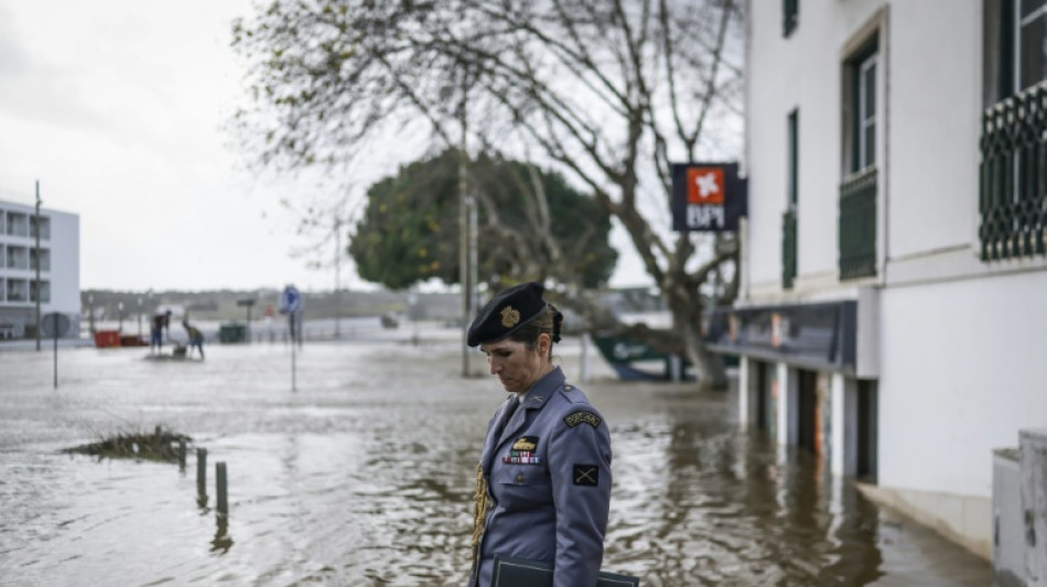 Colapsa un viaducto en una autopista de Portugal tras tormentas e inundaciones repentinas