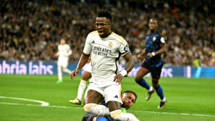 Vini Jr. volta ao est&aacute;dio do Valencia pela 1&ordf; vez ap&oacute;s caso de racismo