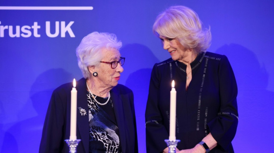 Morre Eva Schloss, sobrevivente de Auschwitz e meia-irm&atilde; de Anne Frank
