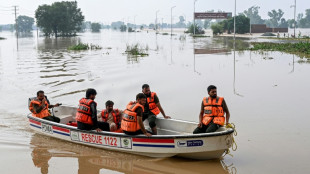 Inondés et isolés, au Pendjab pakistanais, les habitants dans l'attente des secours