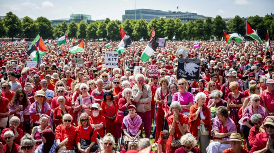Una marea roja en La Haya para pedir al gobierno neerlandés luchar contra "genocidio" en Gaza