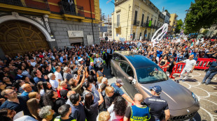Folla ai funerali di Martina. Il cardinale, far male non &egrave; amore
