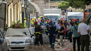 Sobe para seis o n&uacute;mero de mortos em desabamento de pr&eacute;dio em Atenas