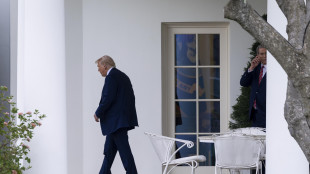 Trump, 'molto arrabbiato con Putin, lo sentir&ograve; in settimana'