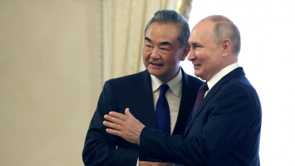 China pede aumento da coopera&ccedil;&atilde;o com a R&uacute;ssia