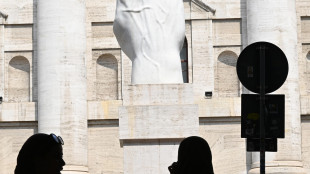 Borsa: Milano sale con Fineco e Moncler, tonfo Nexi