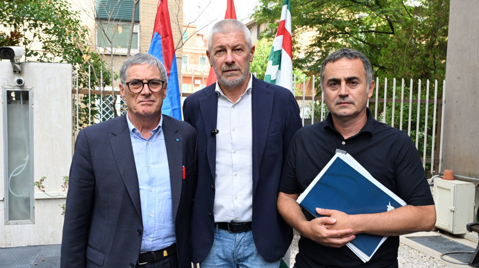 Sindacati in pressing sull'ex Ilva, la politica si muove