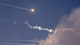 Israel bombardeia defesas aéreas e lançadores de mísseis no Irã