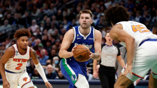 NBA: &agrave; Dallas, l'&eacute;blouissant Doncic suit la voie du mentor Nowitzki